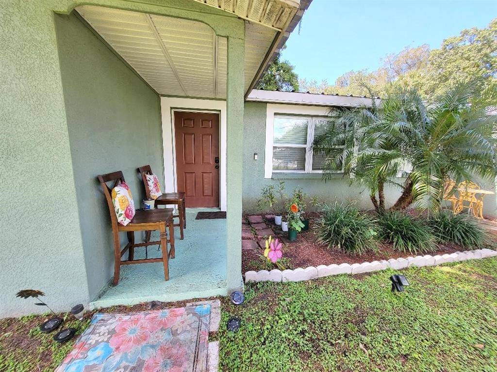 Ruskin, FL 33570,206 8TH STREET NE