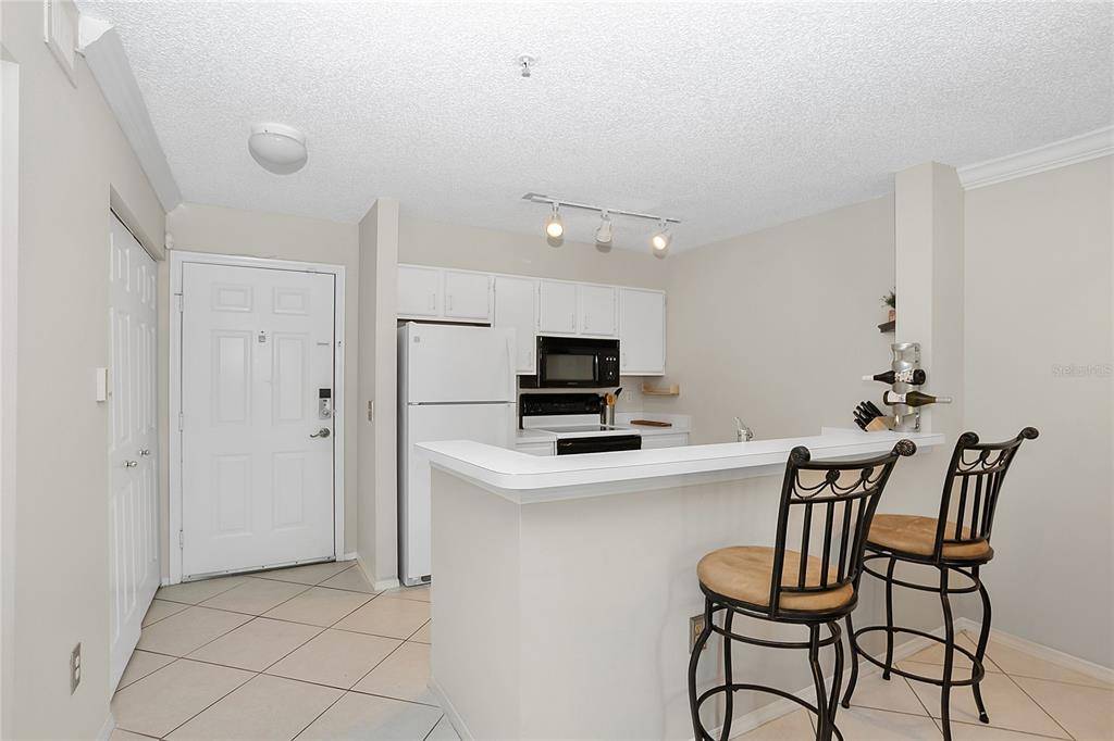 Clearwater, FL 33762,2400 FEATHER SOUND DR #216