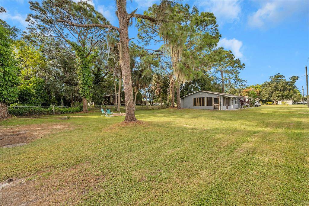 Ruskin, FL 33570,106 5TH ST NW