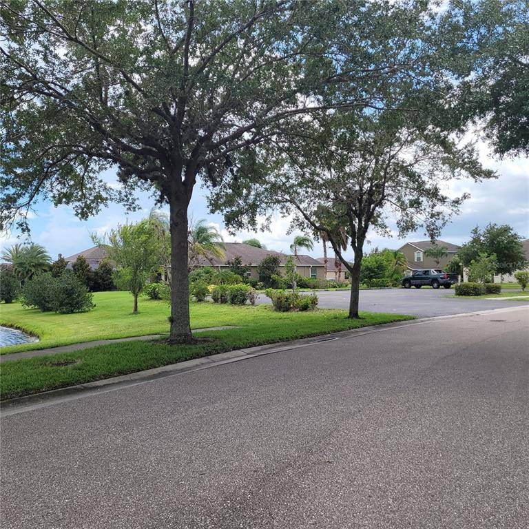 Ruskin, FL 33570,2402 CUMBERLAND CLIFF DR