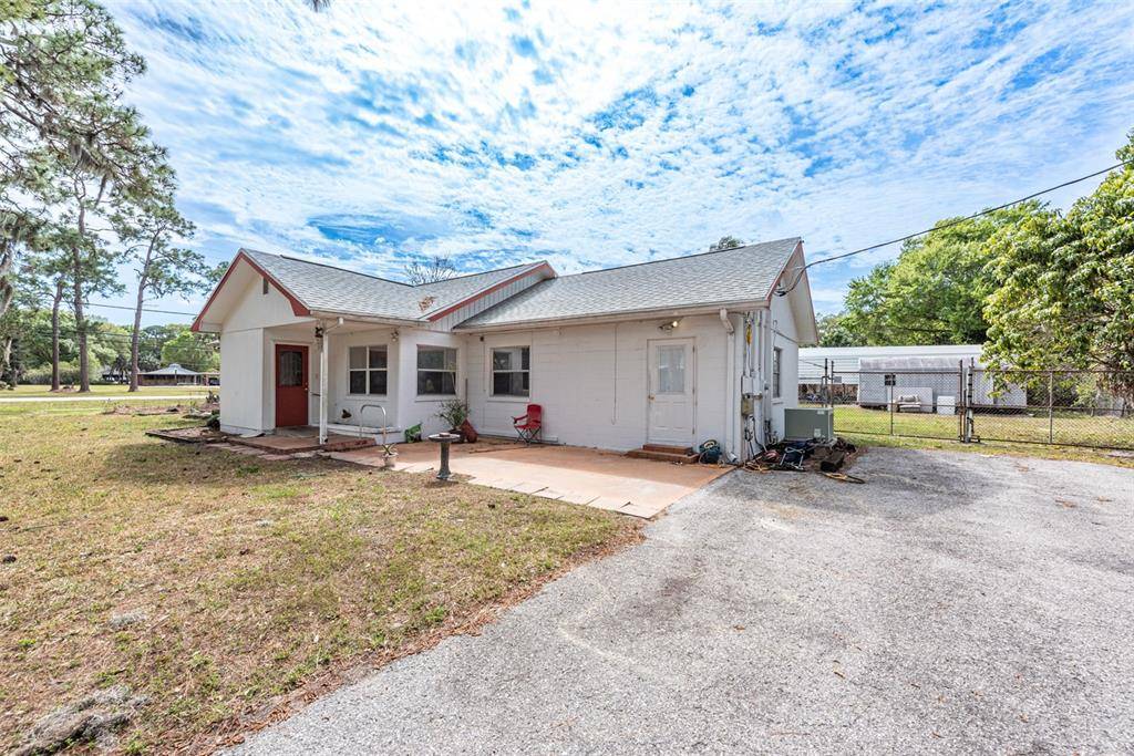 Ruskin, FL 33570,607 7TH ST SW