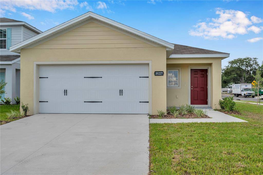 Zephyrhills, FL 33541,35227 BRIENNE ST