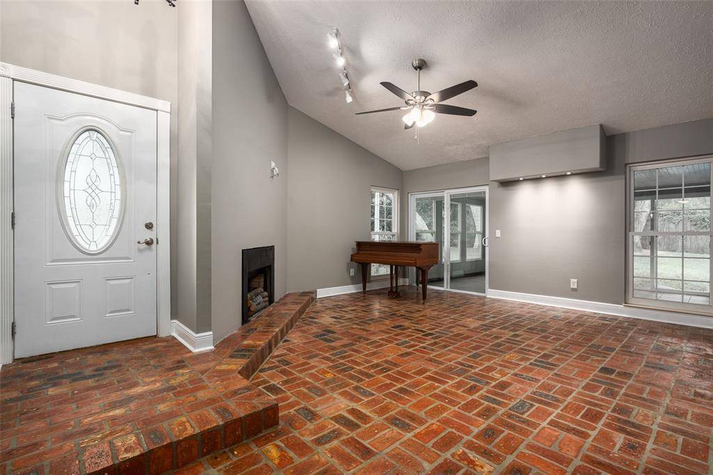 Tampa, FL 33612,9416 FOREST HILLS CIR