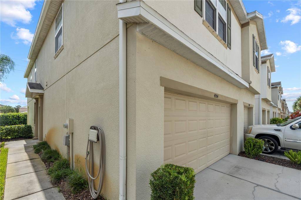 Tampa, FL 33619,4904 WHITE SANDERLING CT