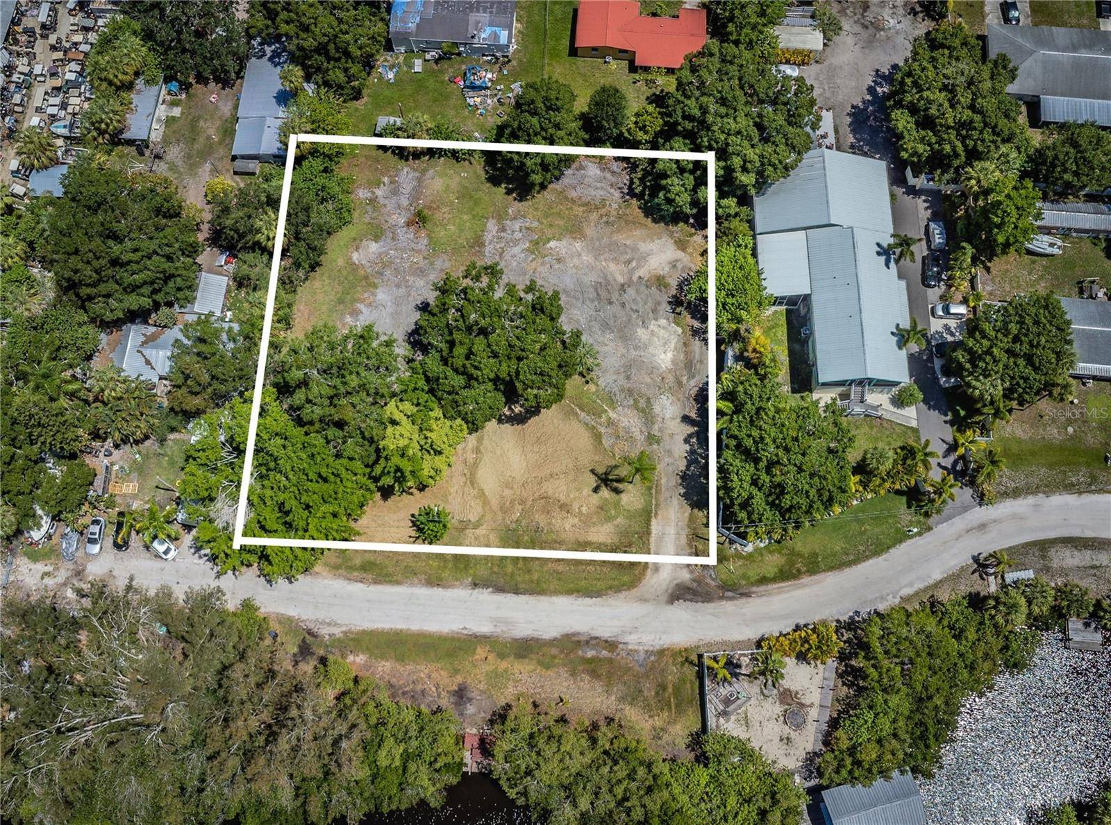 Ruskin, FL 33570,817 2ND AVE NW