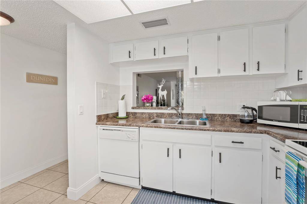 Dunedin, FL 34698,860 VIRGINIA ST #203