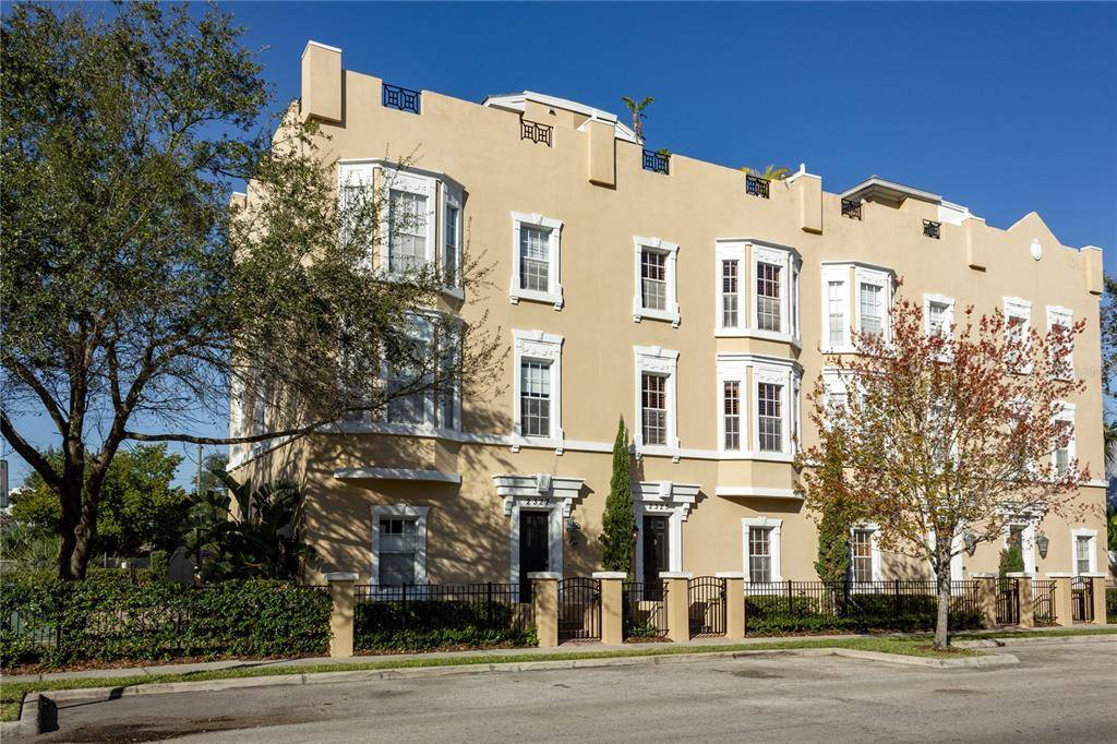 Tampa, FL 33609,2325 W DE LEON ST