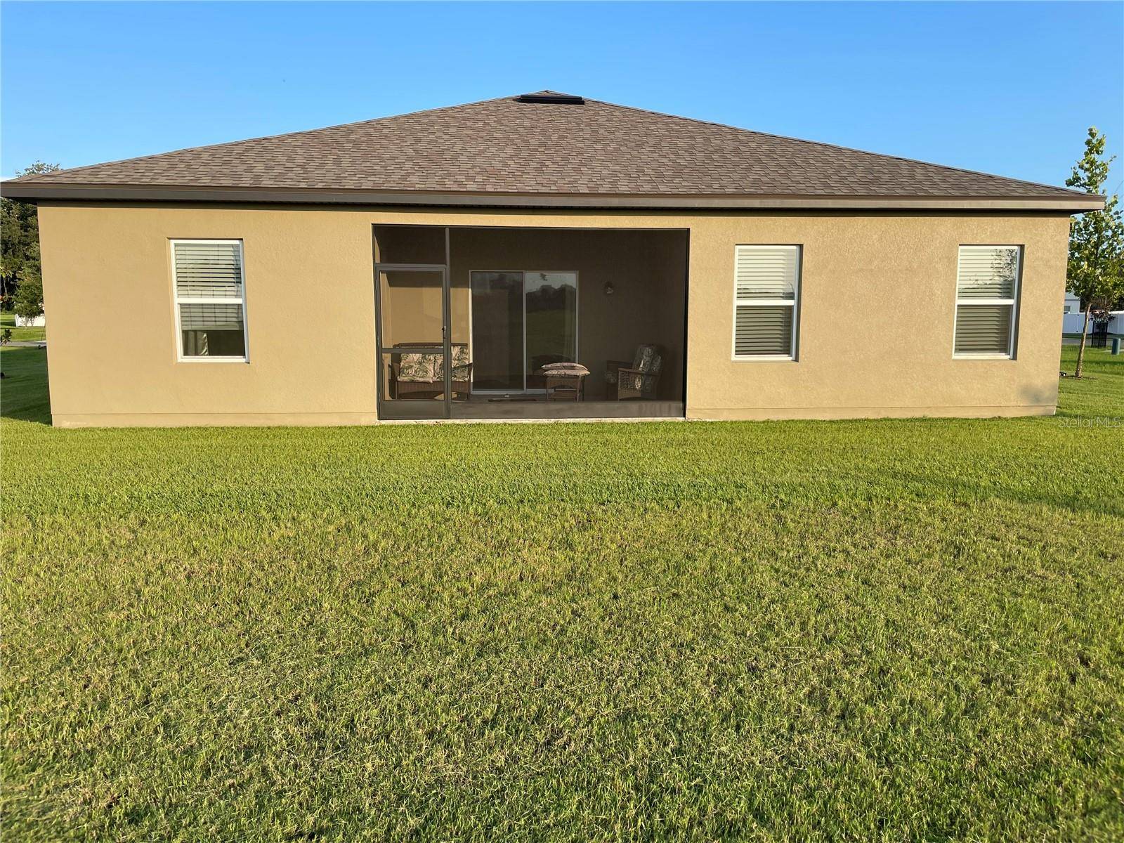 Seffner, FL 33584,904 SHIMMERING OAKS LN