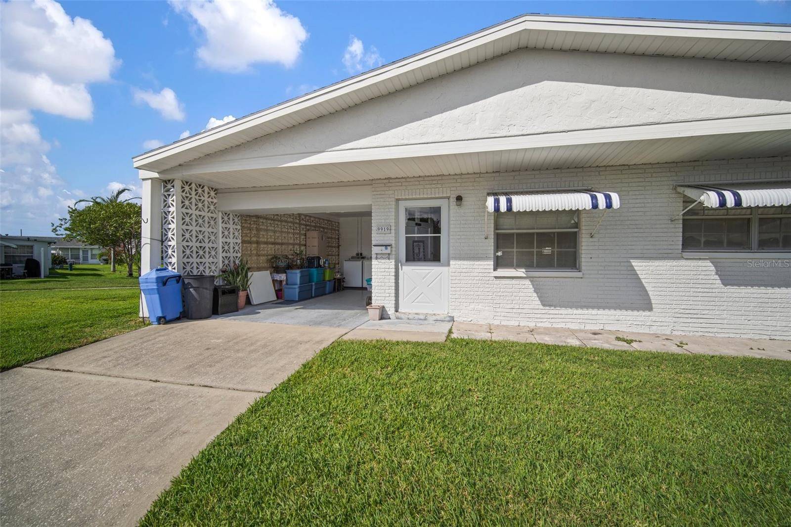 Pinellas Park, FL 33782,9919 DAFFODIL ST N #48