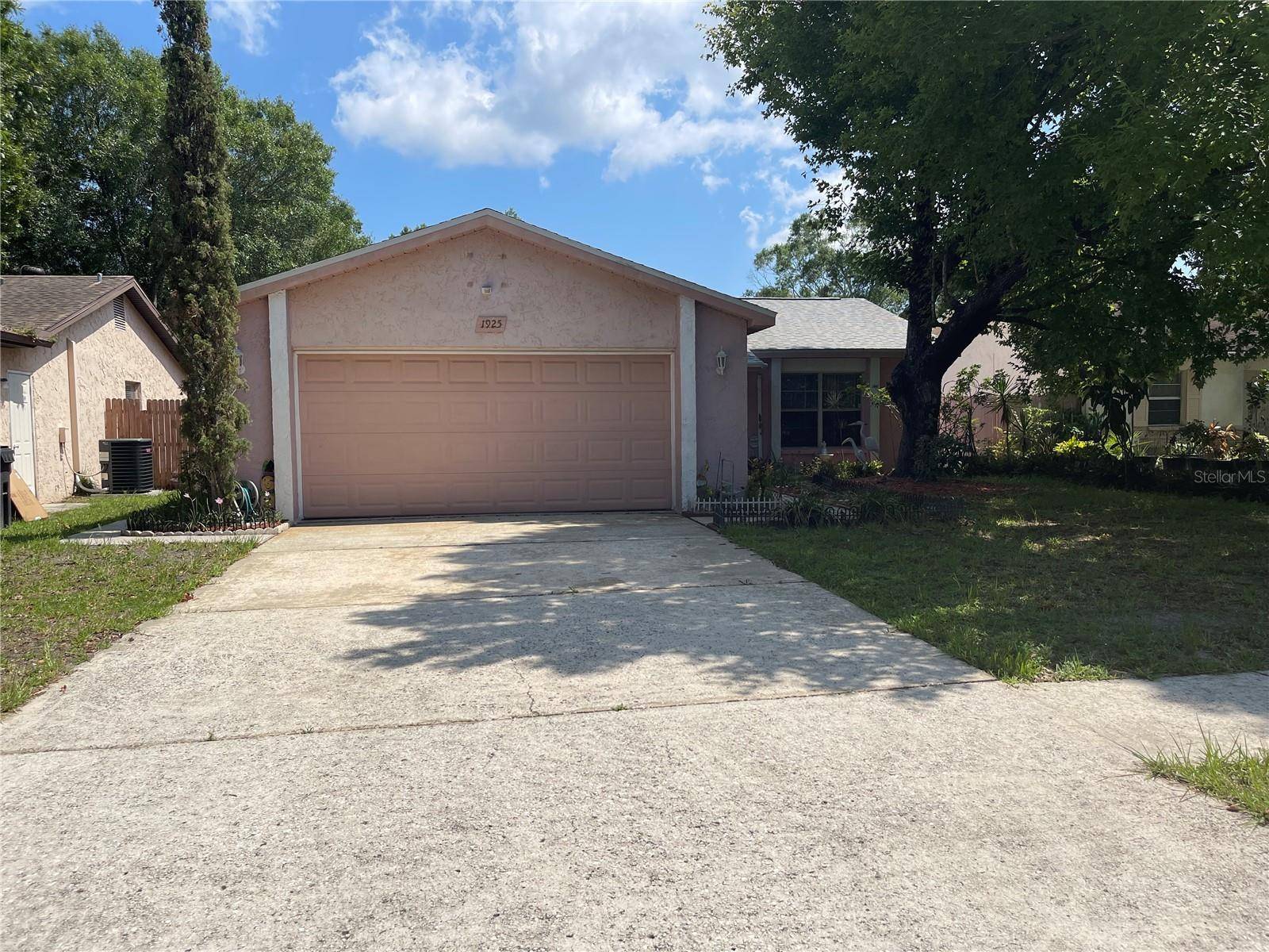 Oldsmar, FL 34677,1925 CHESAPEAKE CT