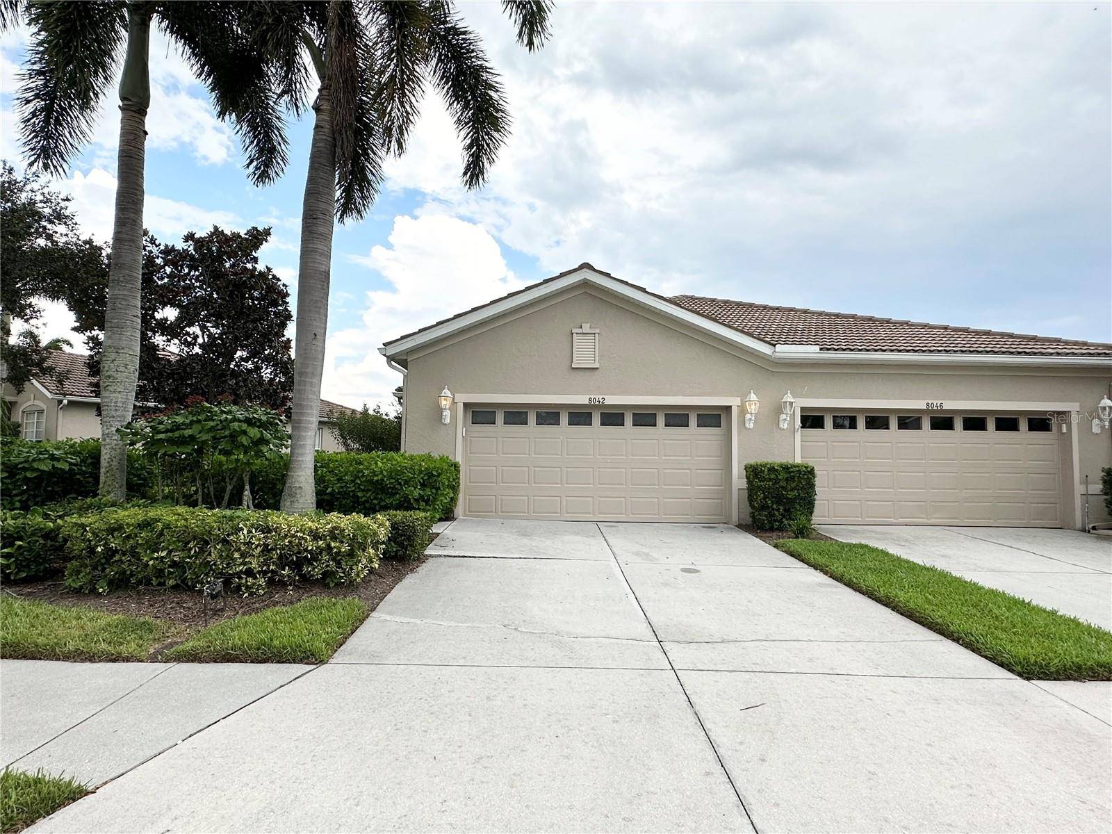 Sarasota, FL 34243,8042 VICTORIA FALLS CIR