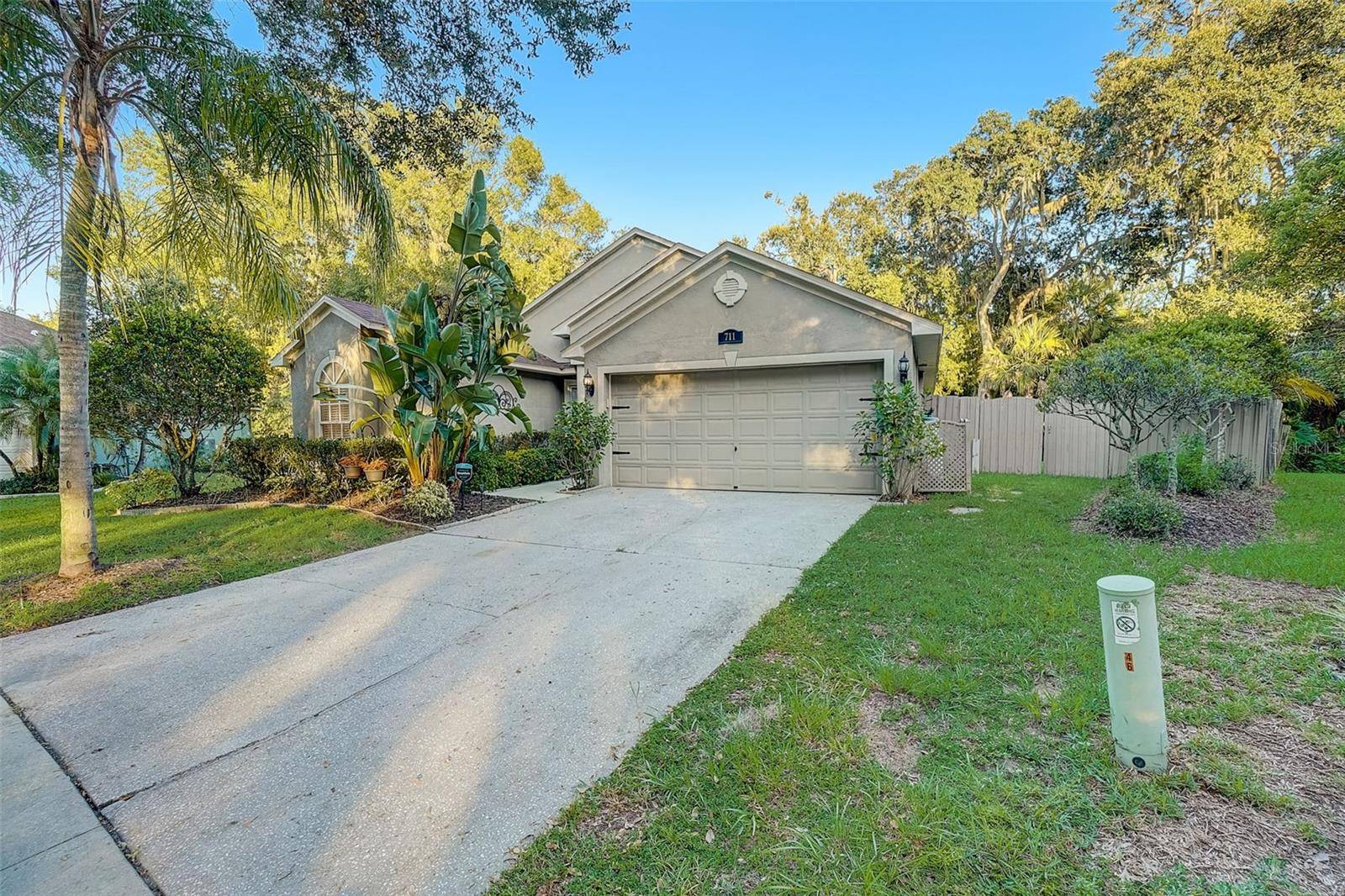 Seffner, FL 33584,711 VALENCIA WOODS CT