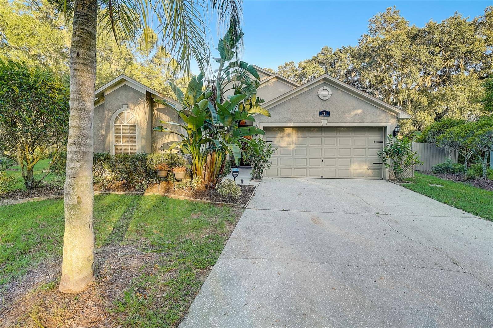 Seffner, FL 33584,711 VALENCIA WOODS CT