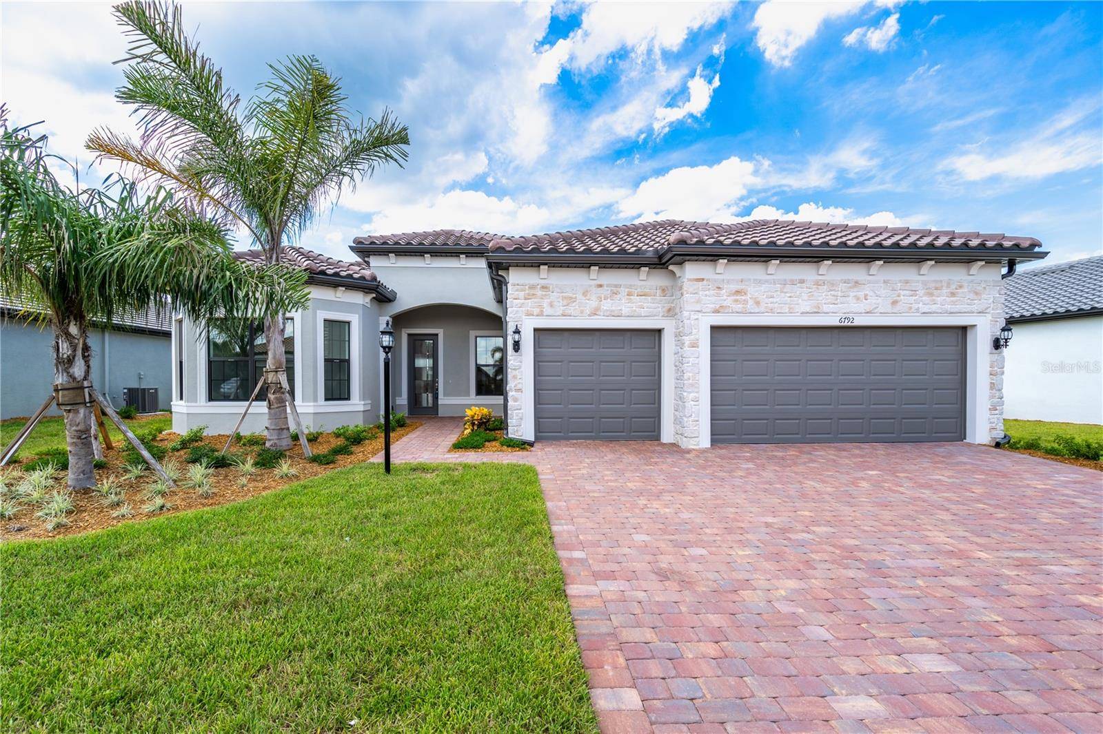 Bradenton, FL 34202,6792 ALSTEAD CIR