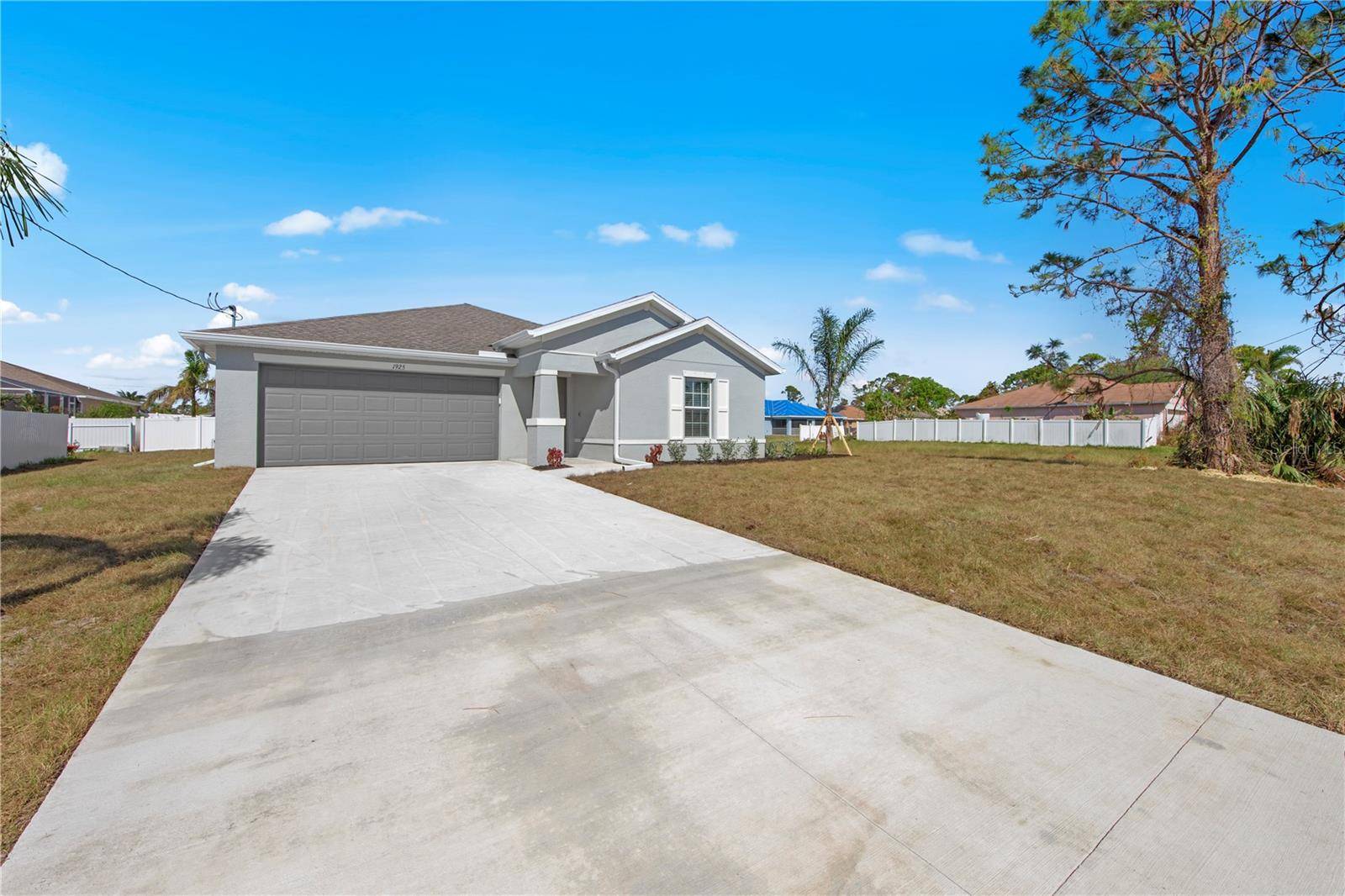 Rotonda West, FL 33947,100 OAKWOOD CT