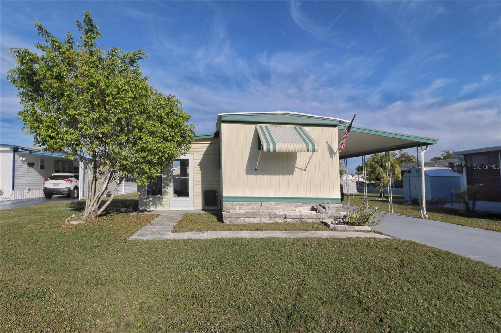 Apollo Beach, FL 33572,105 W SAINT ANNES CIR