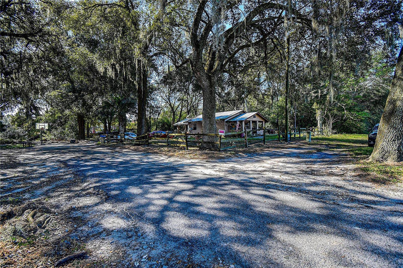 Zephyrhills, FL 33541,37644 DAUGHTERY RD