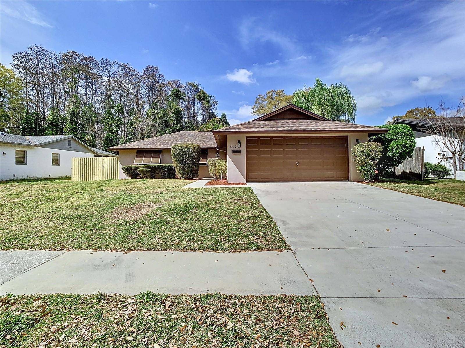 Tampa, FL 33624,4323 FOXGLEN LN