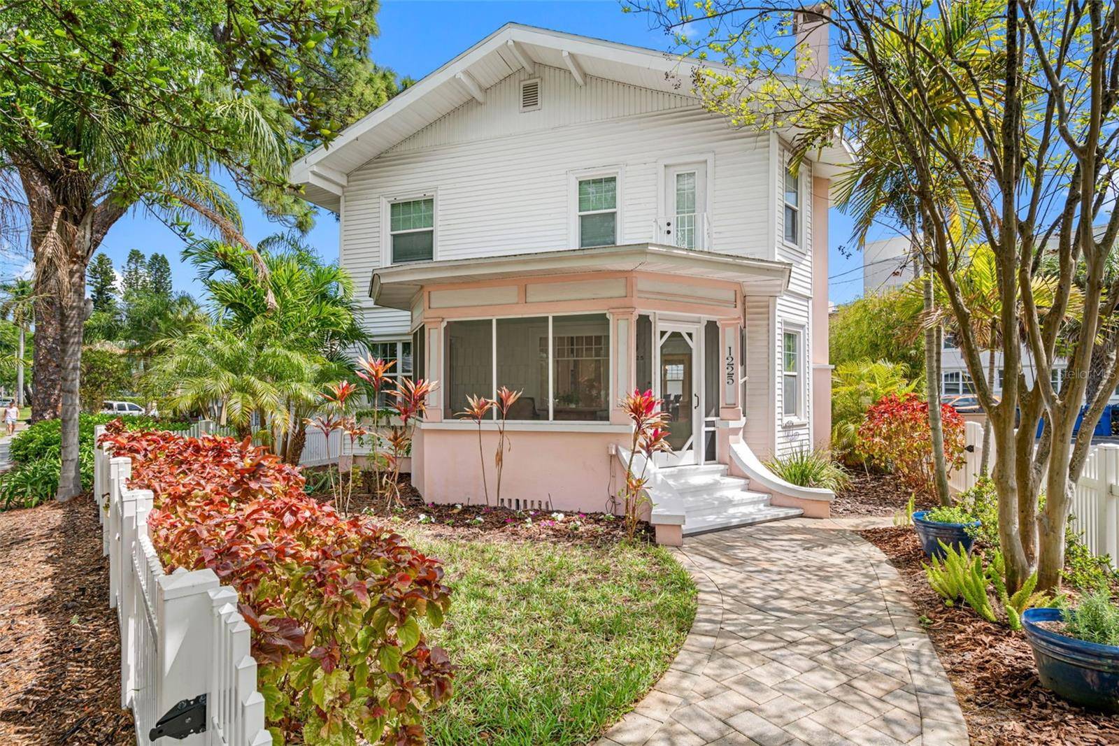 St Petersburg, FL 33701,1225 BEACH DR NE