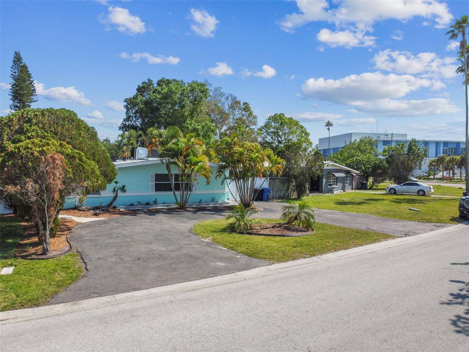 St Petersburg, FL 33703,1508 DELAWARE AVE NE