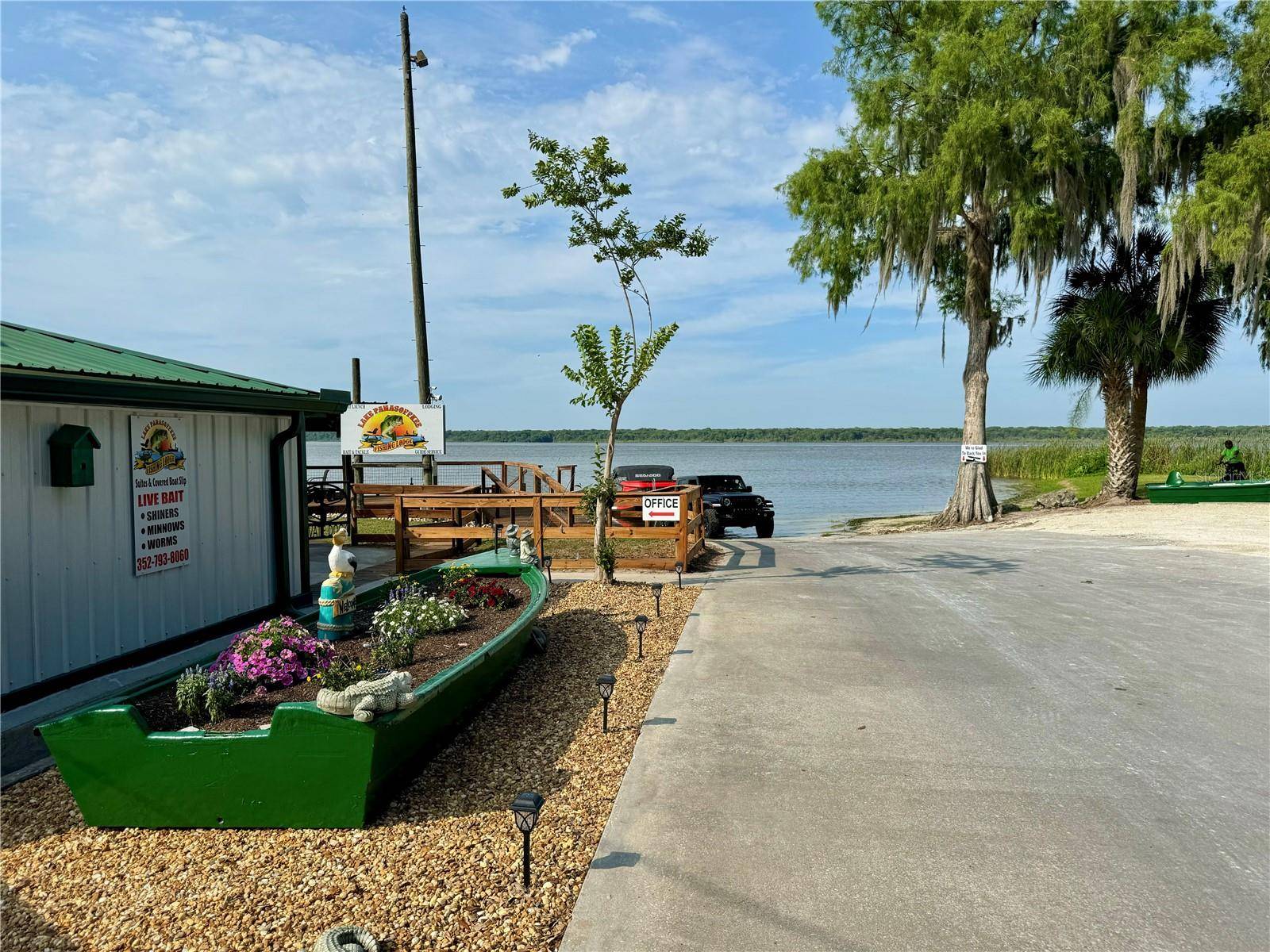 Lake Panasoffkee, FL 33538,930 CR 457A