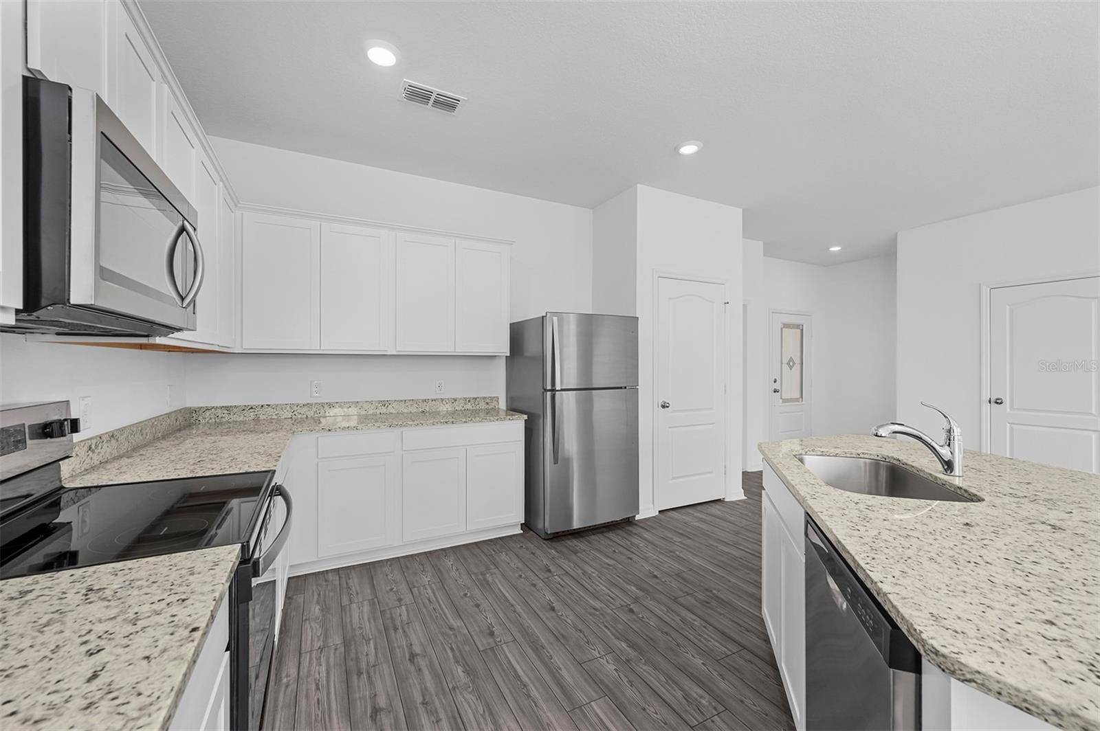 Poinciana, FL 34759,567 BAY LEAF DR