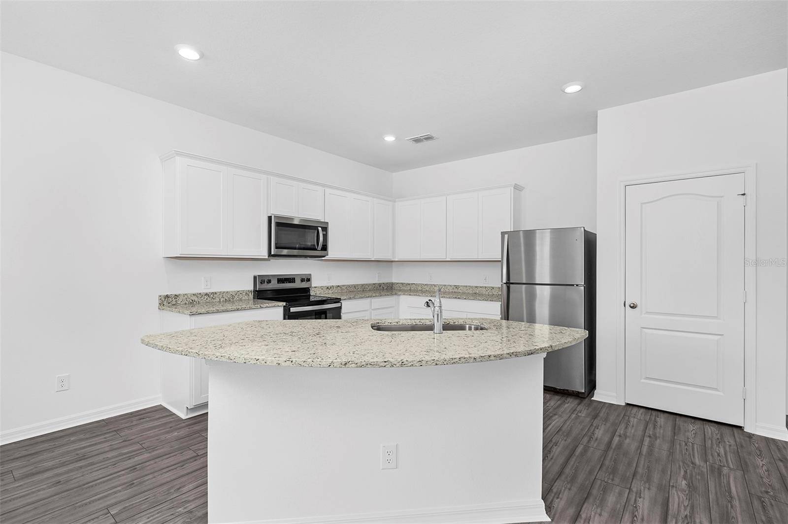 Poinciana, FL 34759,567 BAY LEAF DR