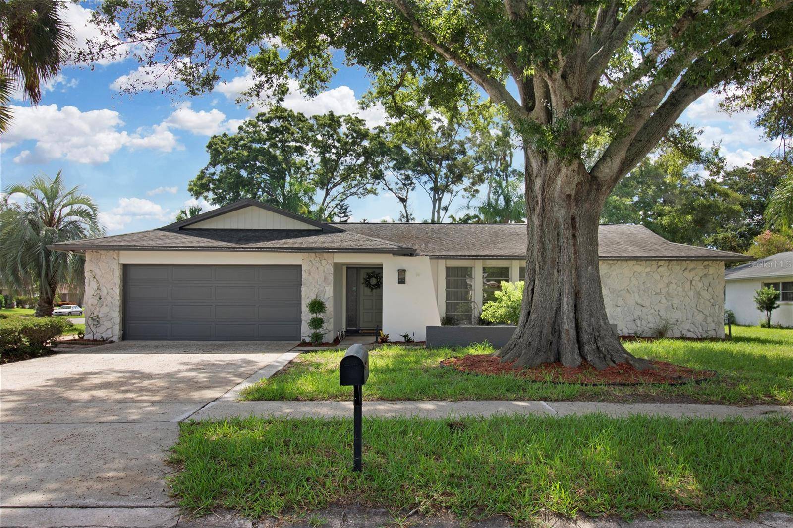 Clearwater, FL 33761,2725 ASHWOOD CT