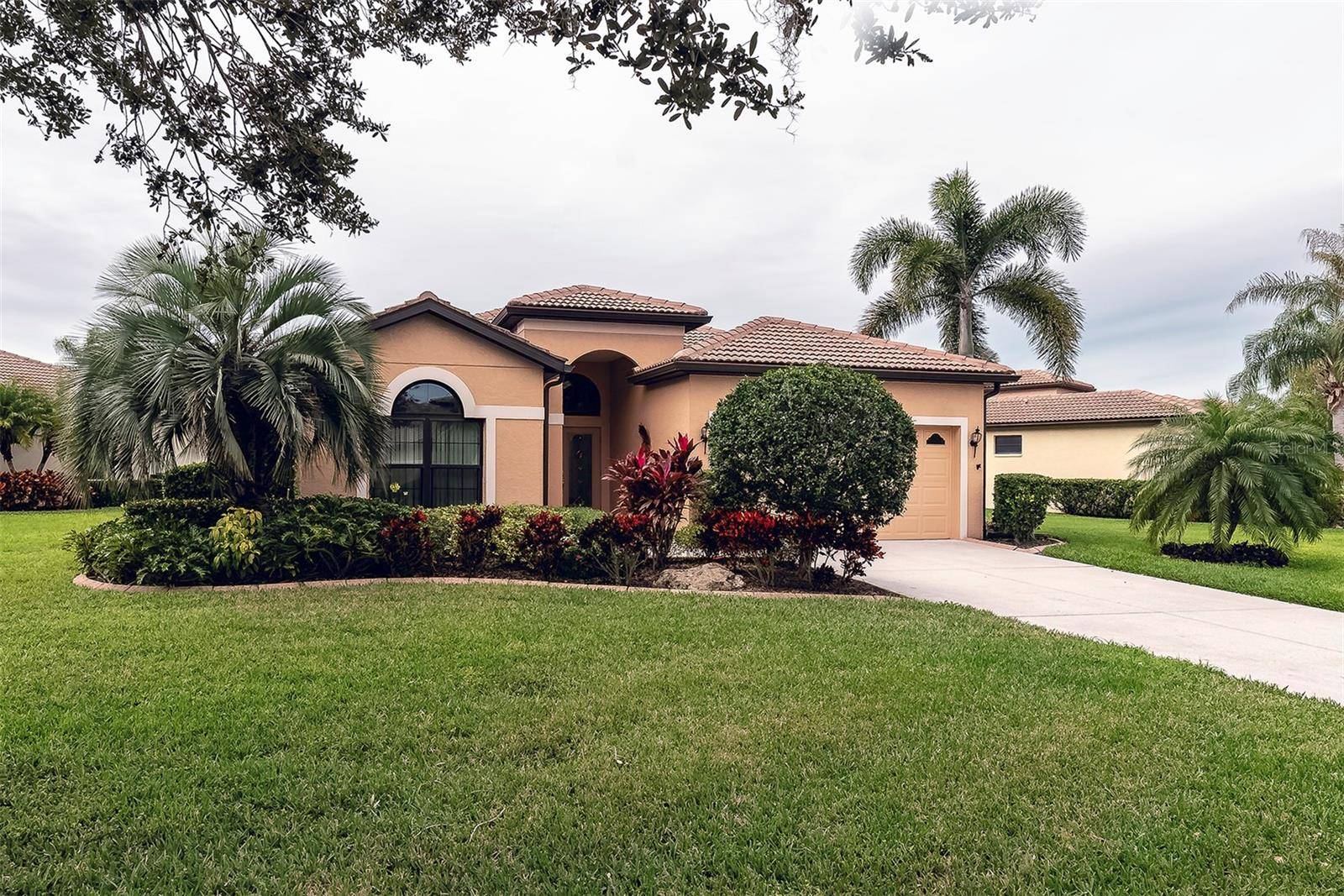 Sarasota, FL 34243,8044 STIRLING FALLS CIR