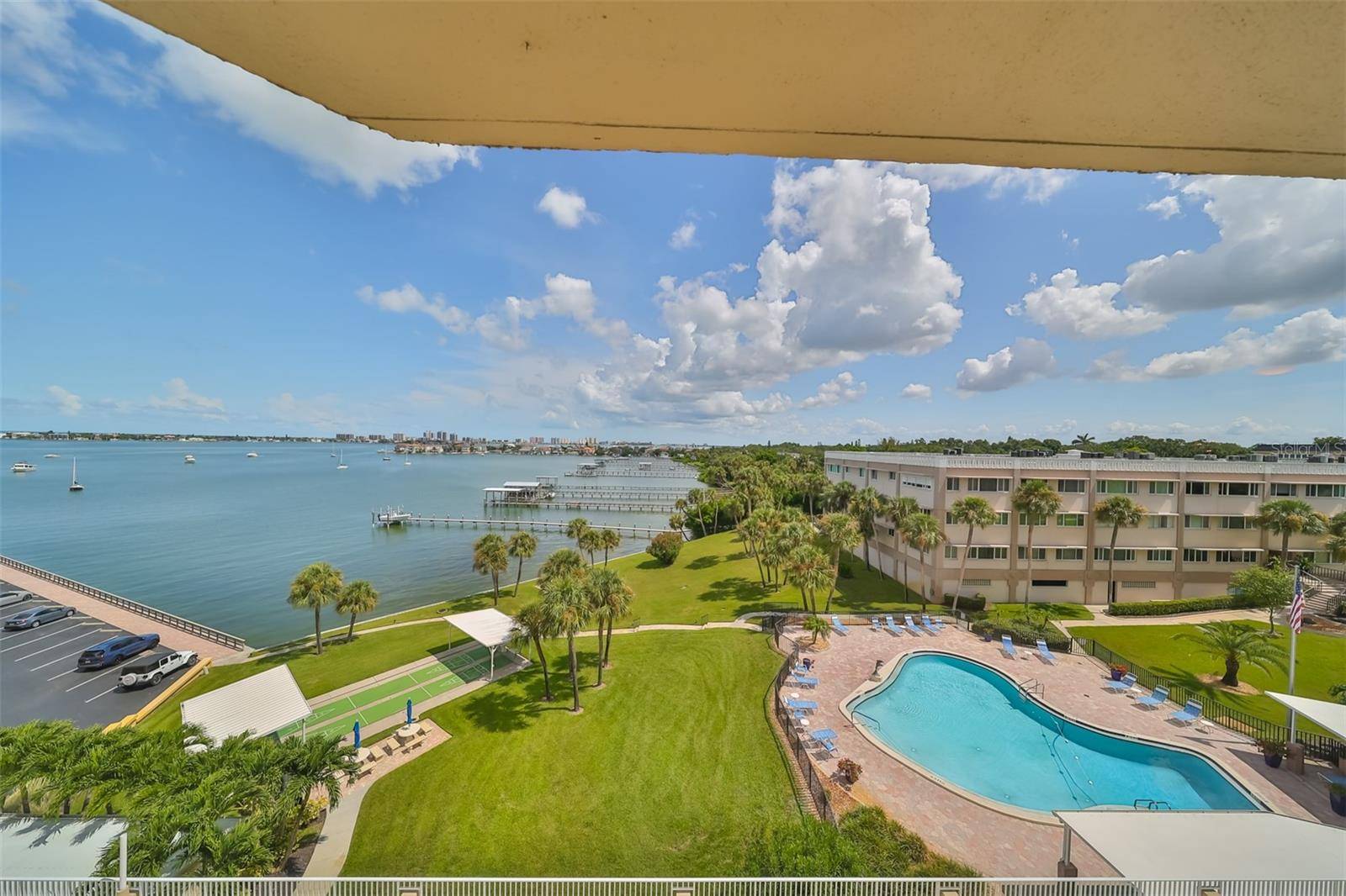 Belleair Bluffs, FL 33770,100 BLUFF VIEW DR #404A