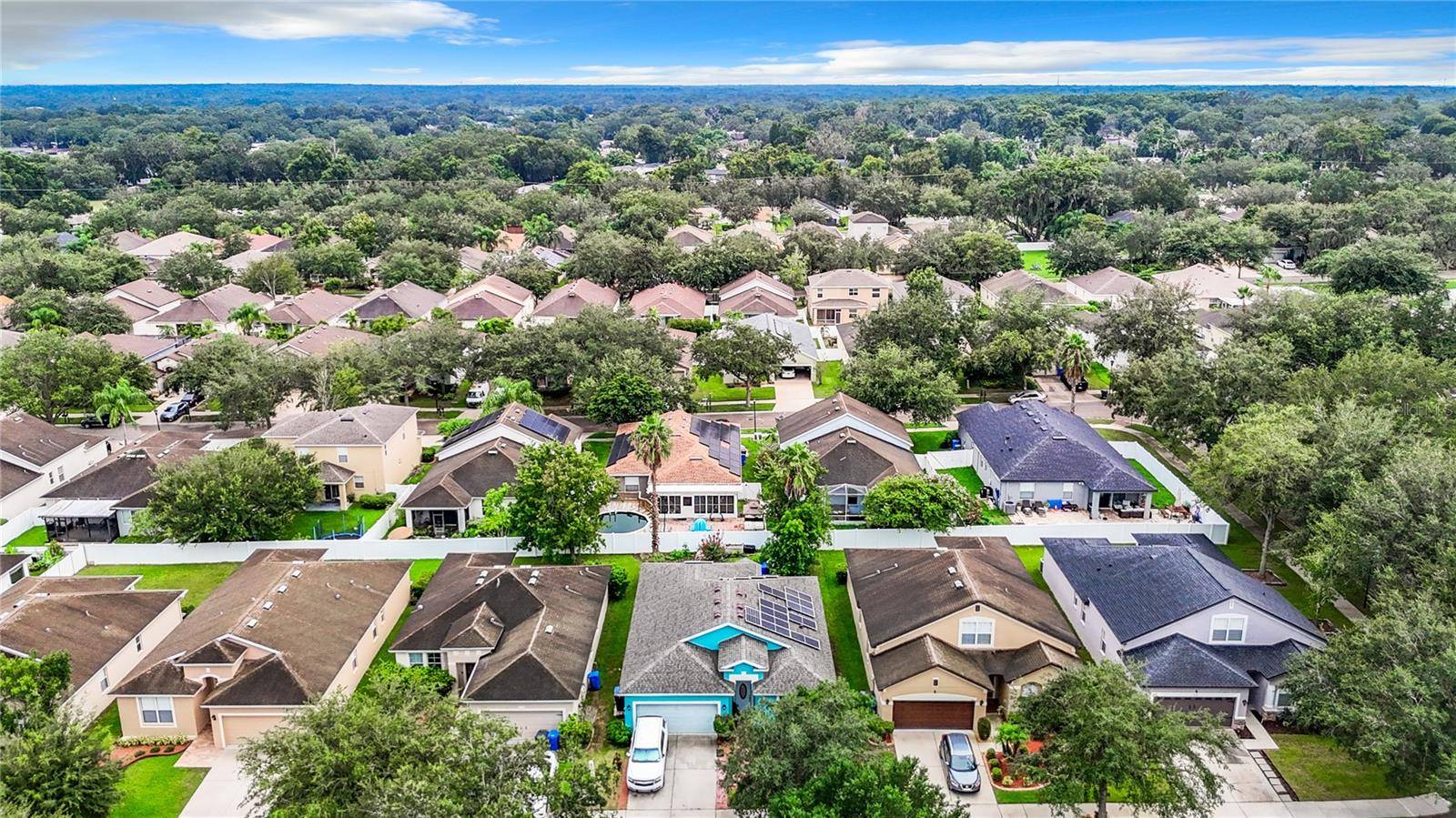 Seffner, FL 33584,417 KINGS PATH DR