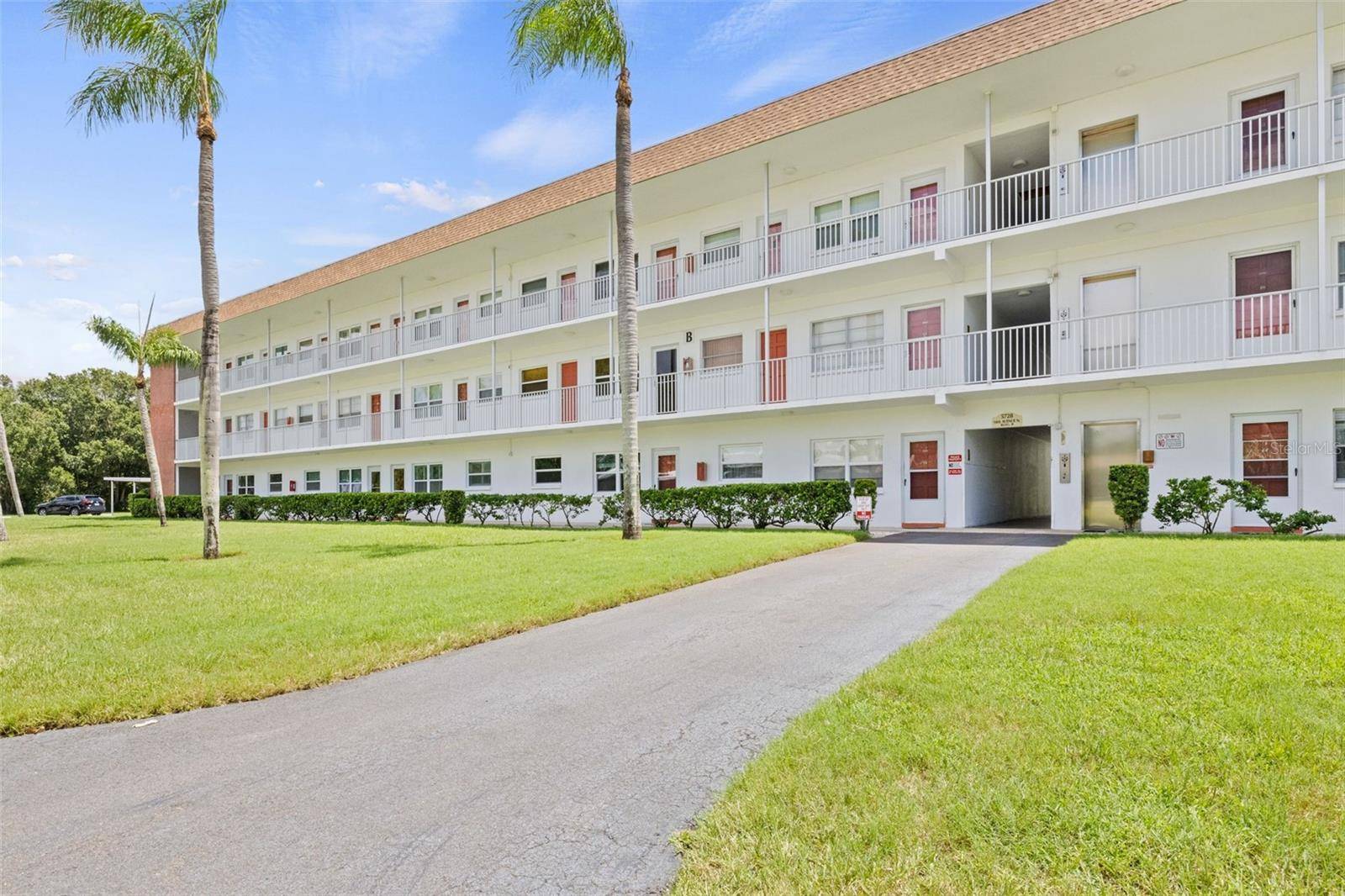 St Petersburg, FL 33710,5728 14TH AVE N #104B