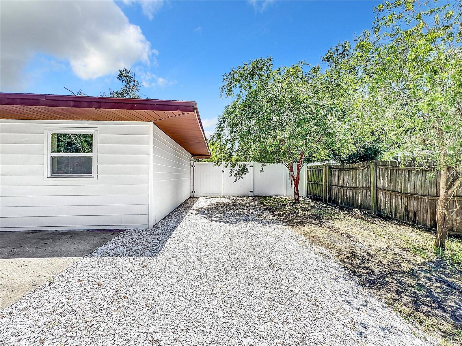 Ruskin, FL 33570,405 13TH ST NE