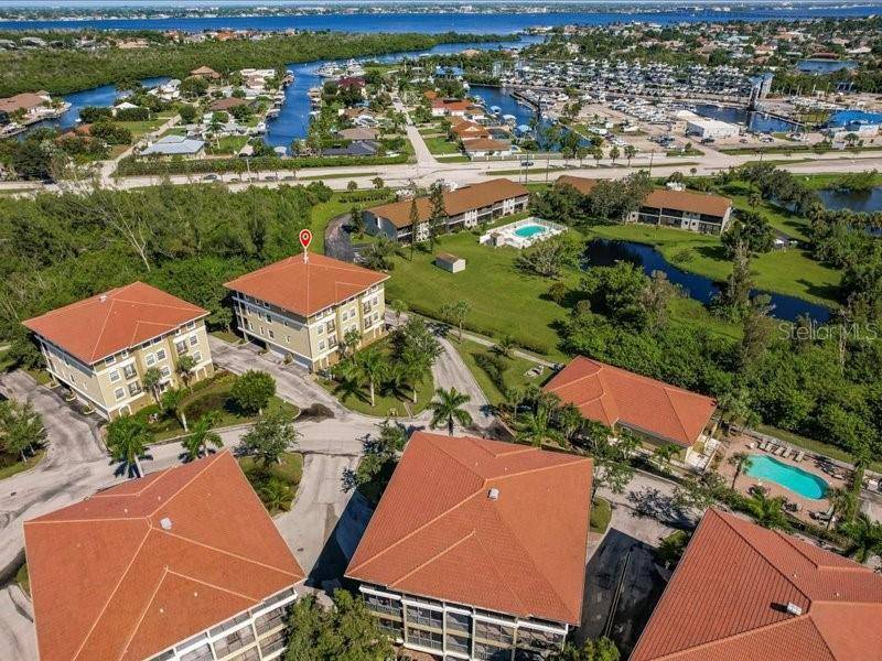 Fort Myers, FL 33908,10050 LAKE COVE DR #201