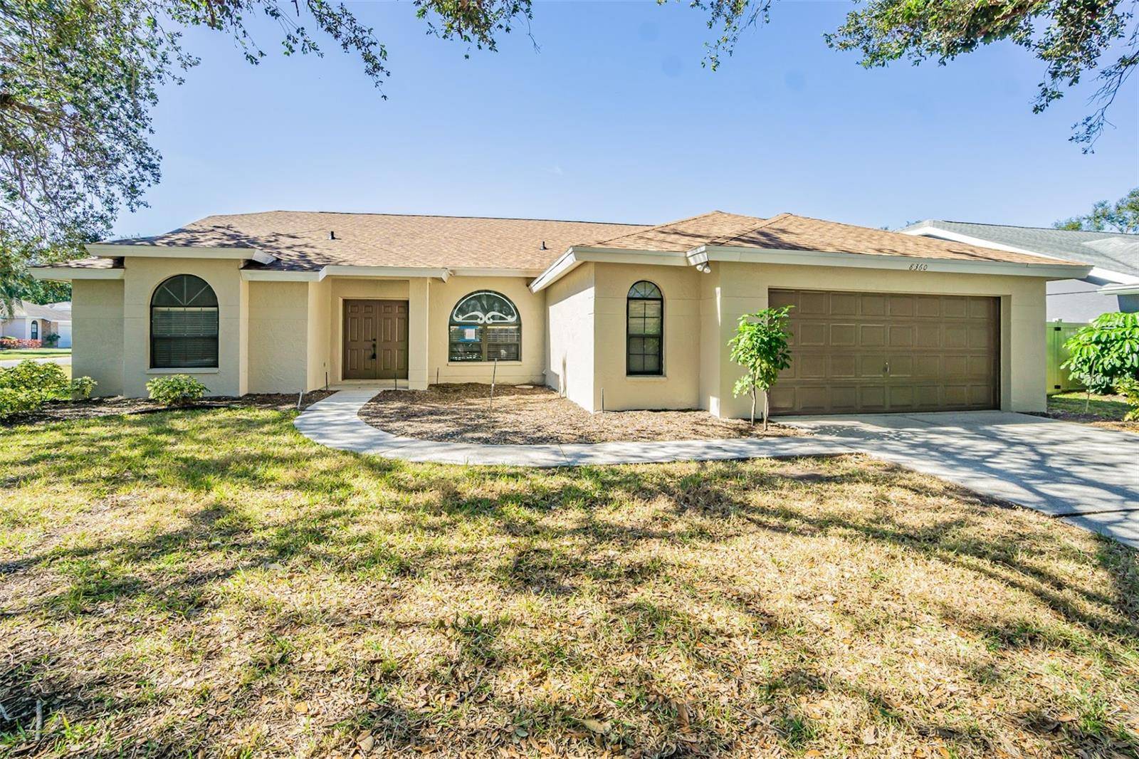 Sarasota, FL 34243,8360 PALM LAKES CT