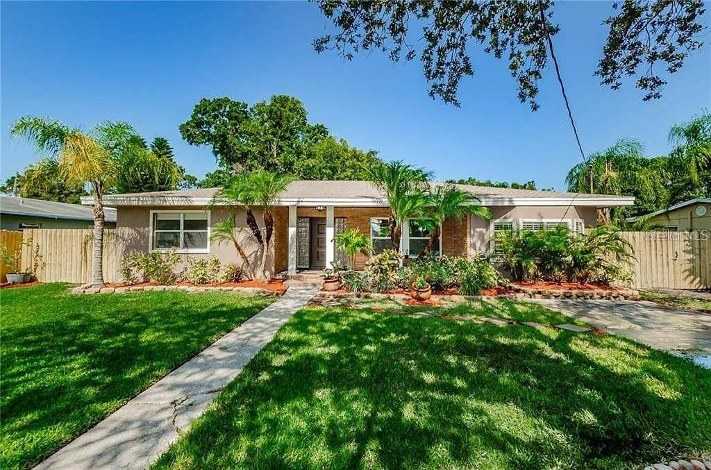 Tarpon Springs, FL 34689,705 BAYSHORE DR