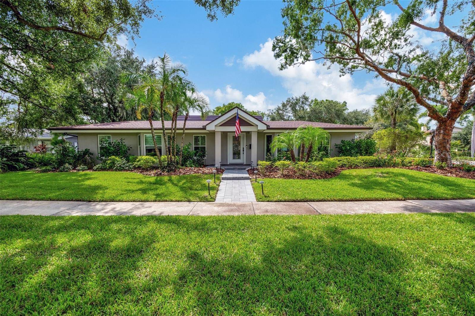 Tampa, FL 33618,10315 LAKE CARROLL WAY
