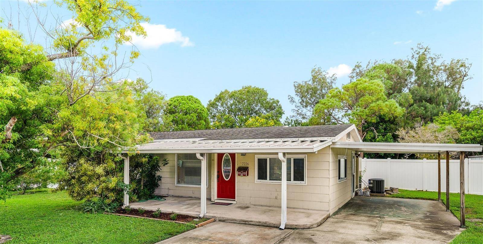 St Petersburg, FL 33702,7226 ONYX DR N