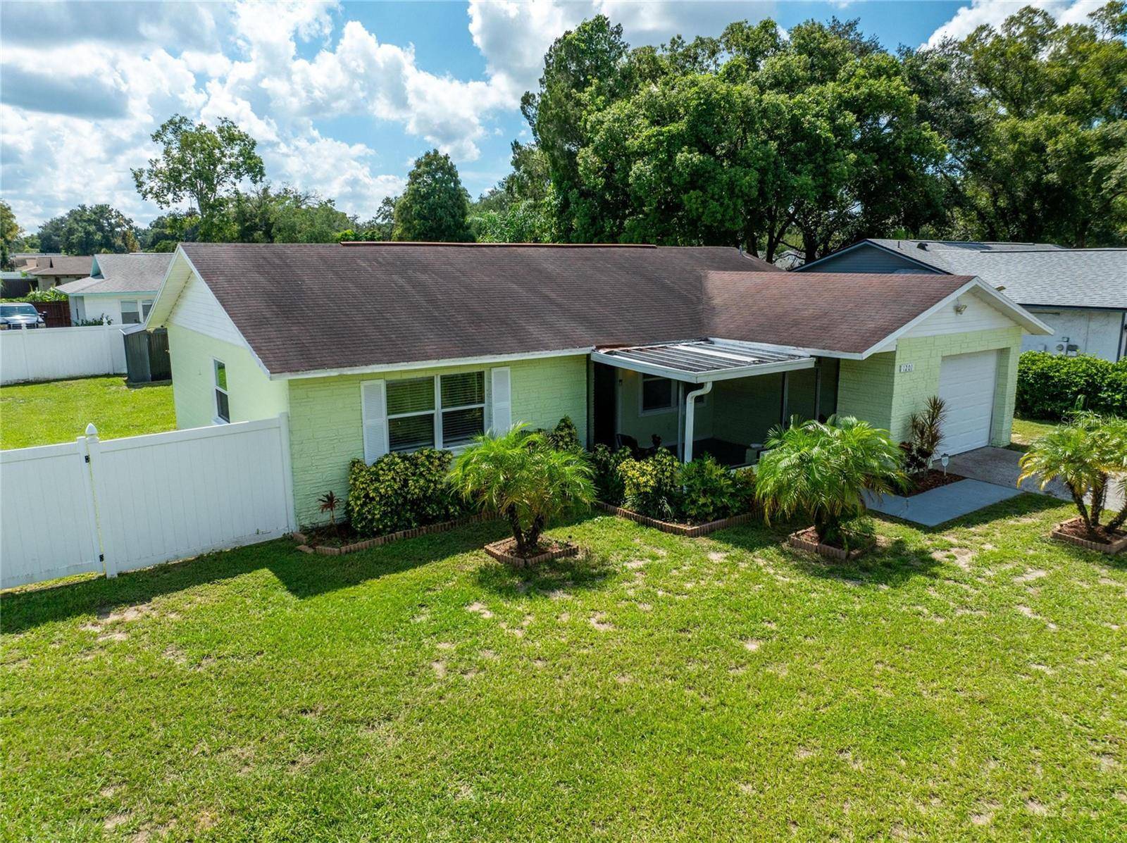 Seffner, FL 33584,1201 CEDAR TREE LN