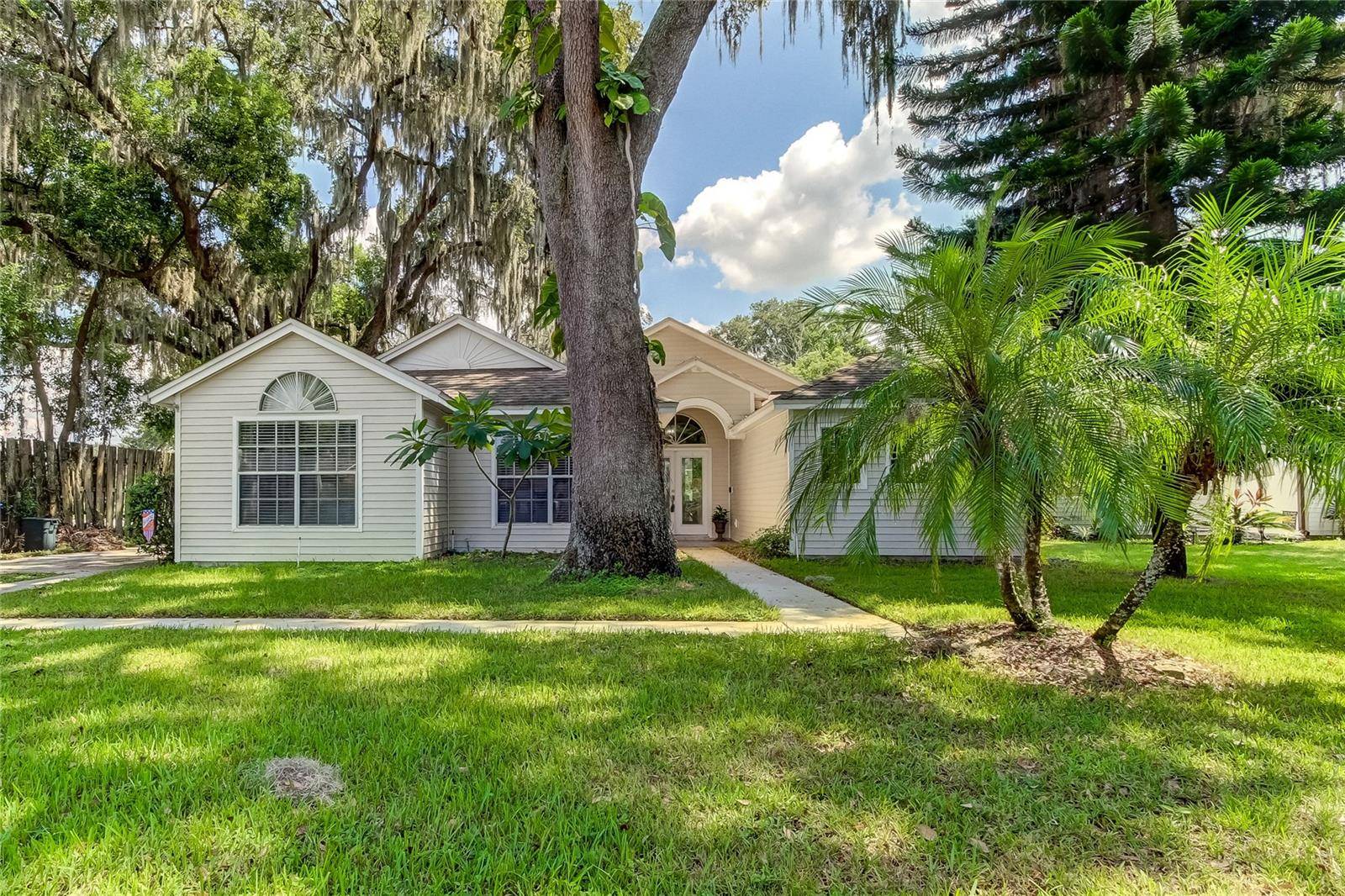 Lutz, FL 33549,18137 SWAN LAKE DR