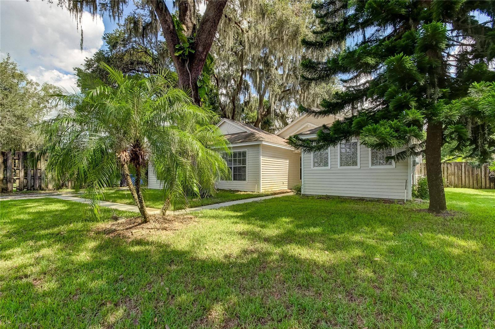 Lutz, FL 33549,18137 SWAN LAKE DR