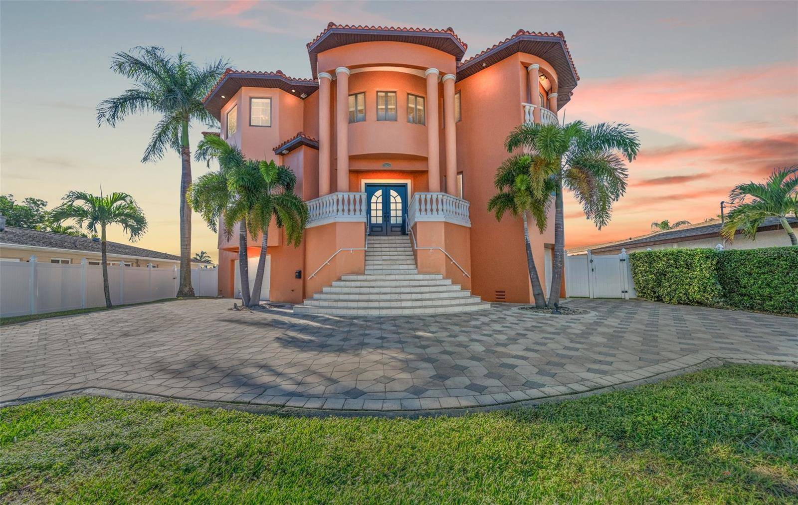 St Petersburg, FL 33707,7924 3RD AVE S