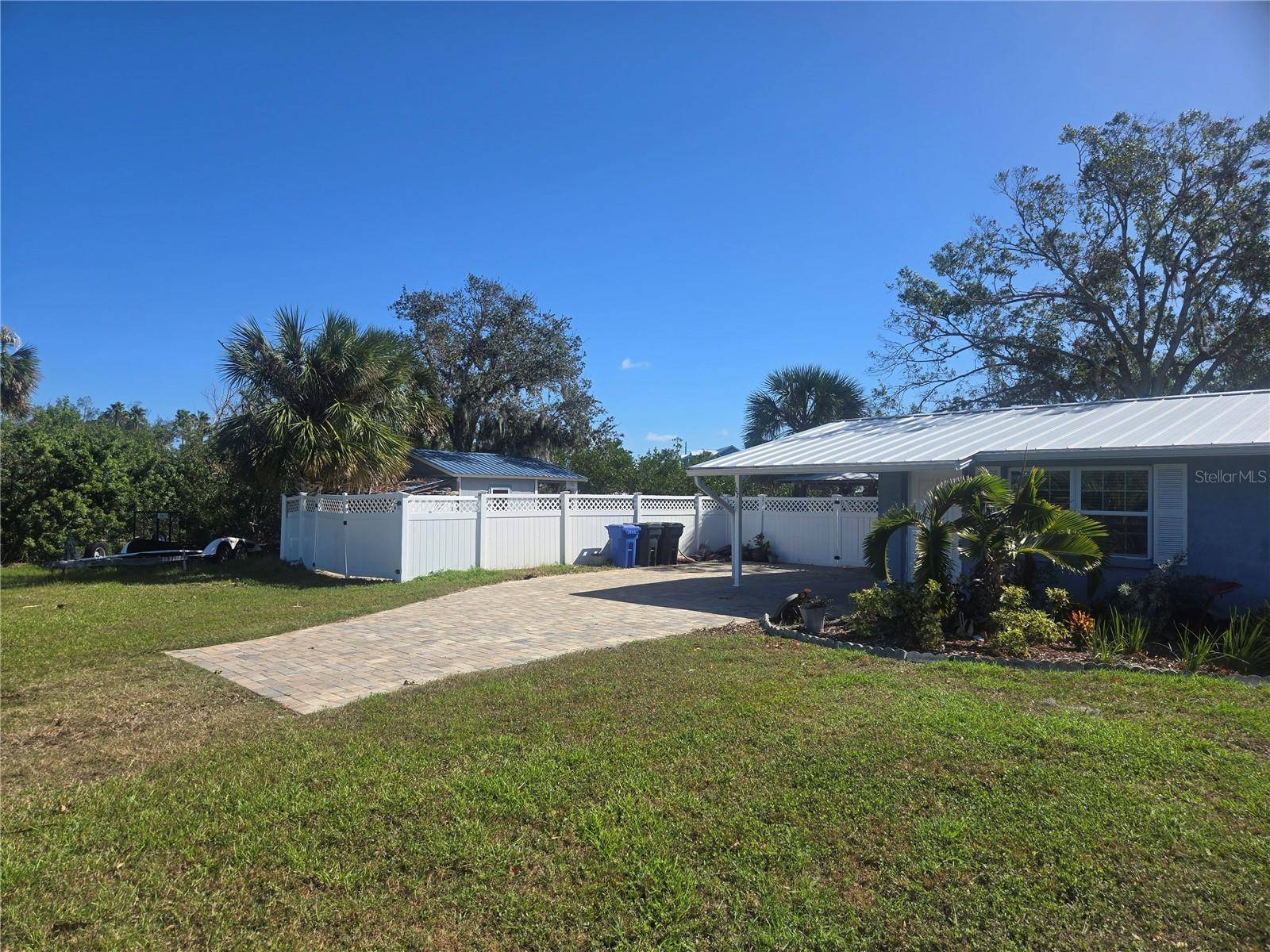 Ruskin, FL 33570,107 6TH ST NW