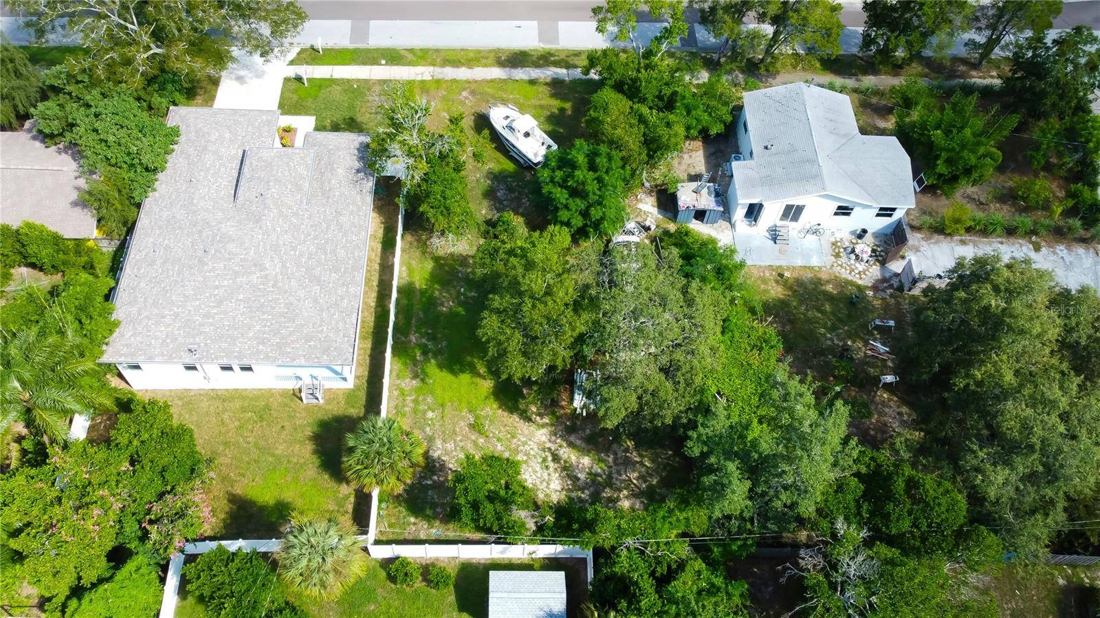 Tarpon Springs, FL 34689,1308 E LEMON ST