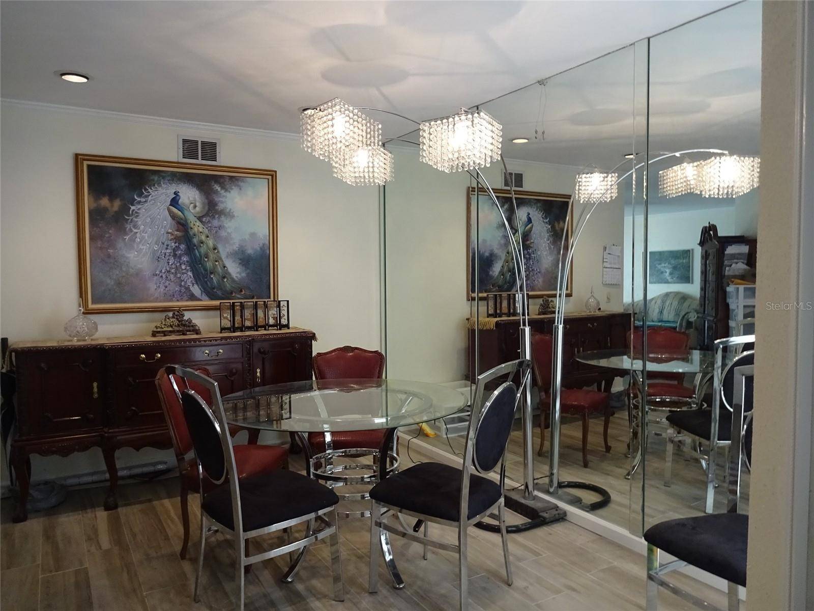 Tampa, FL 33618,13936 CLUBHOUSE CIR #13936