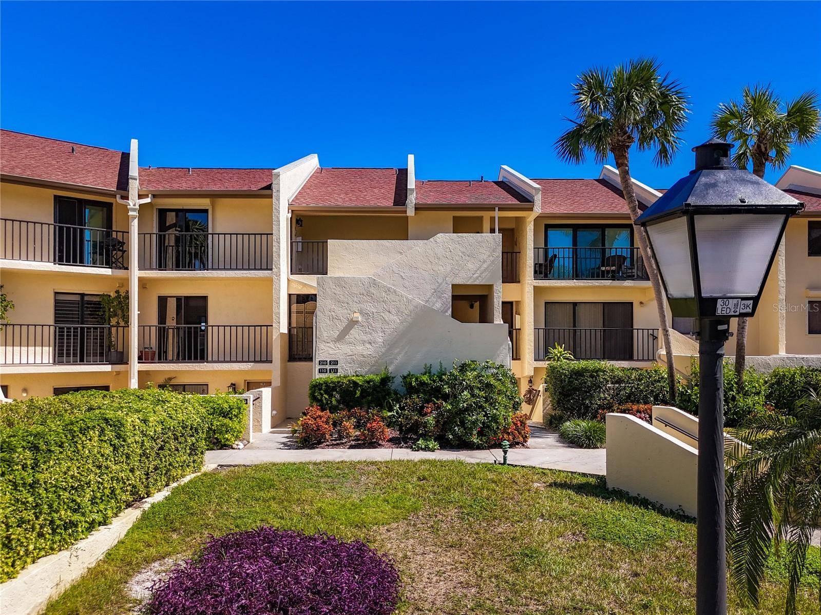 Saint Petersburg, FL 33711,7520 SUNSHINE SKYWAY LN S #210