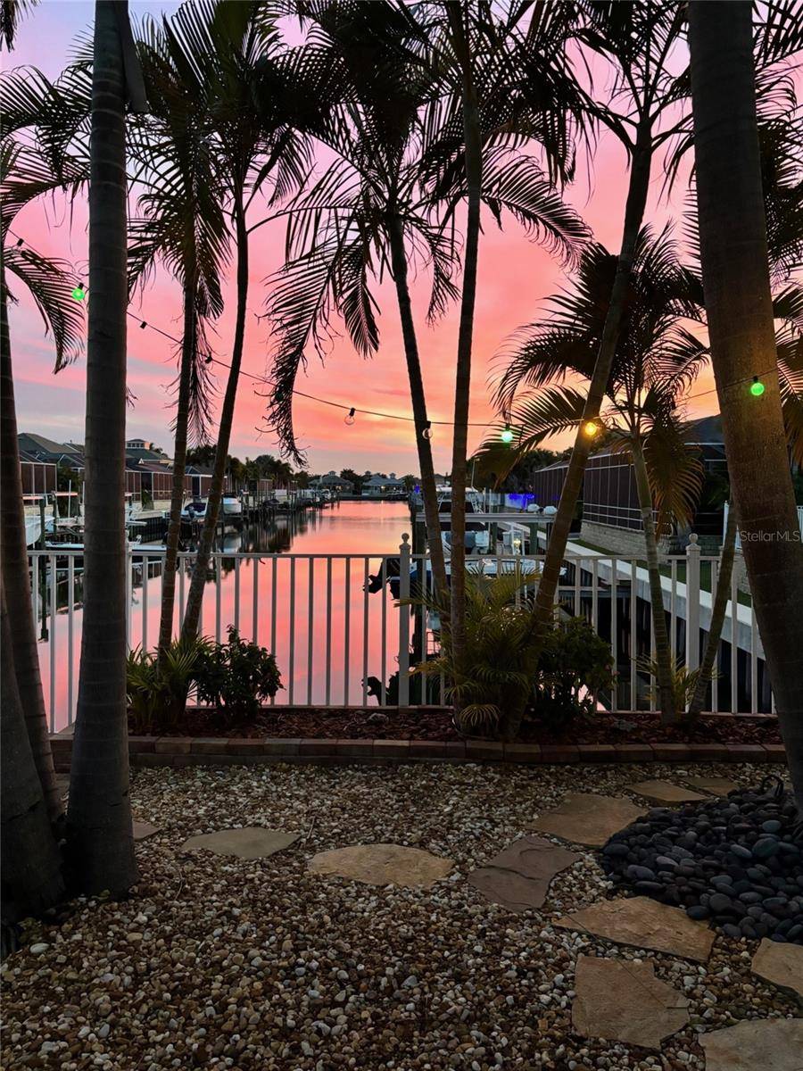 Apollo Beach, FL 33572,618 ISLEBAY DR