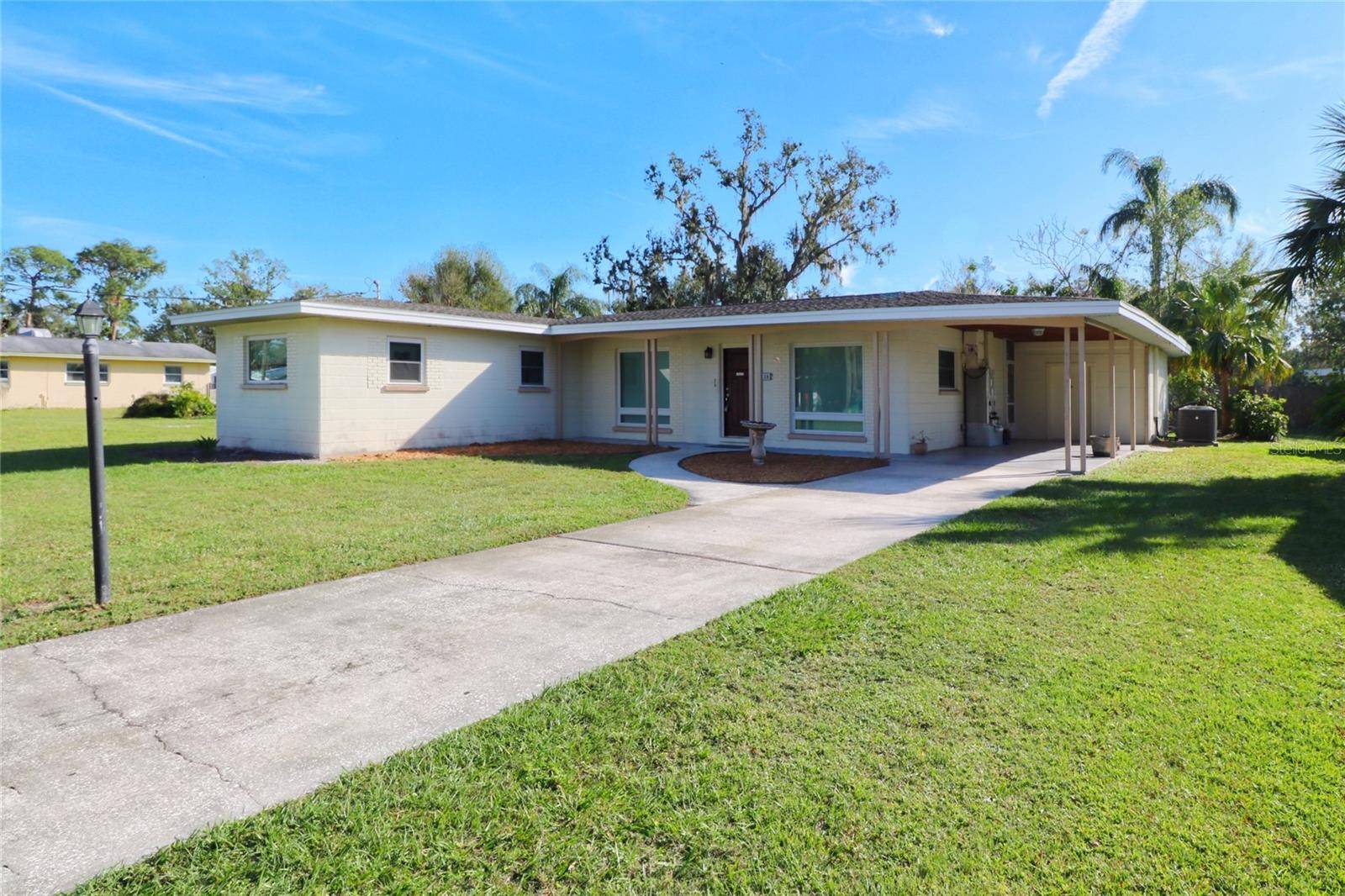 Ruskin, FL 33570,218 6TH AVE SW