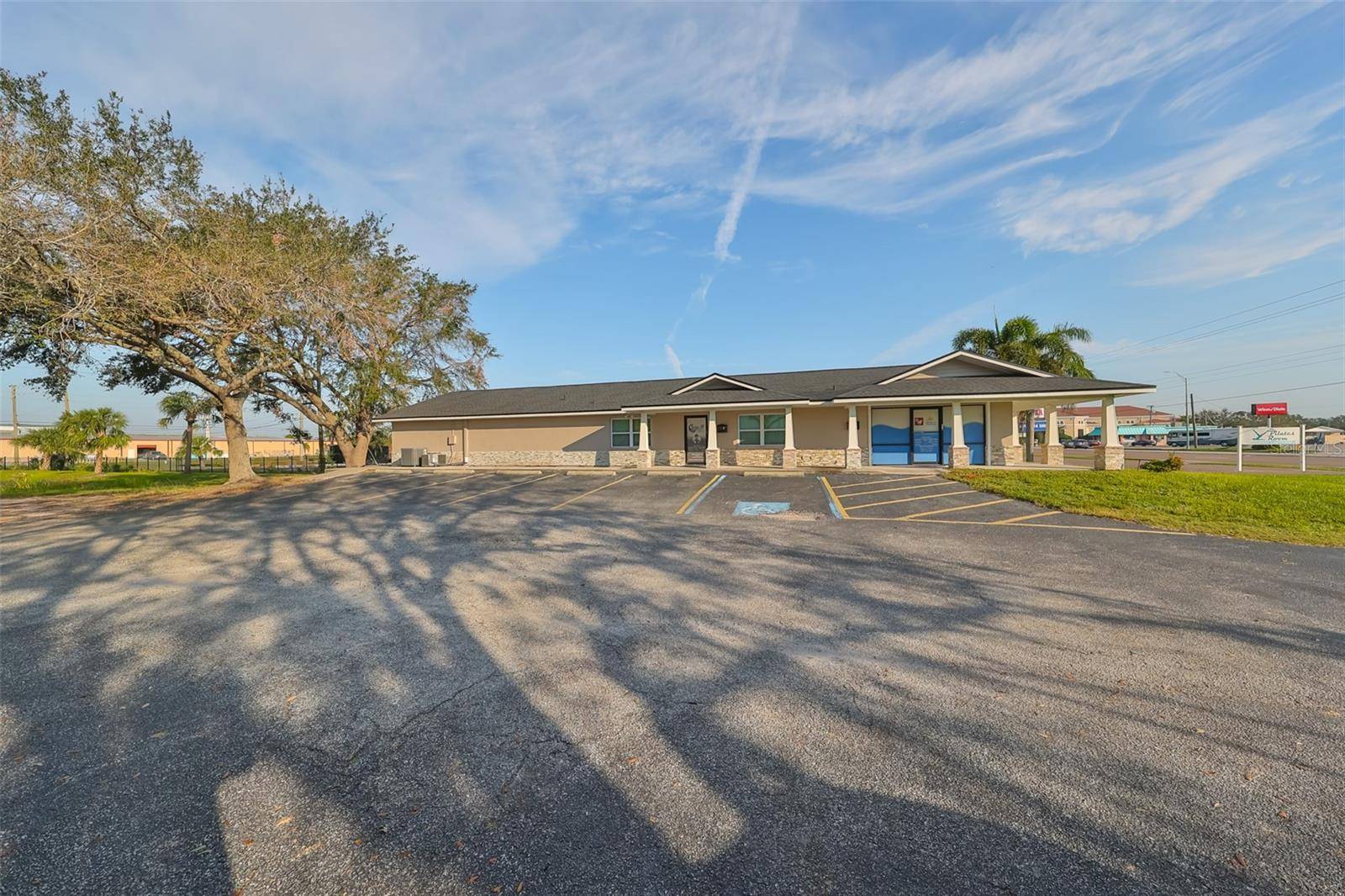 Ruskin, FL 33570,906 N US HIGHWAY 41 #B