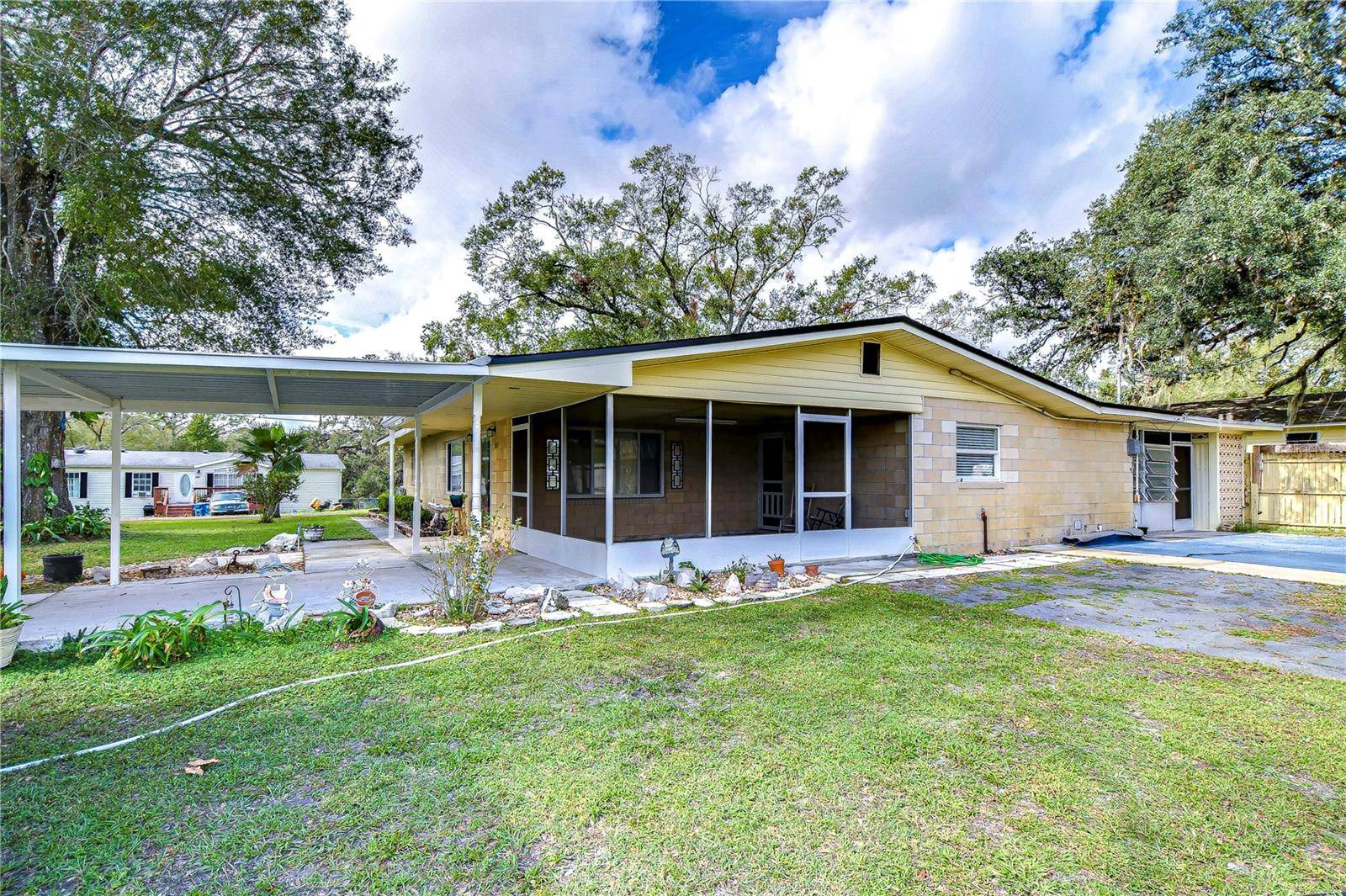 Dade City, FL 33523,33137 CERCELIA RD